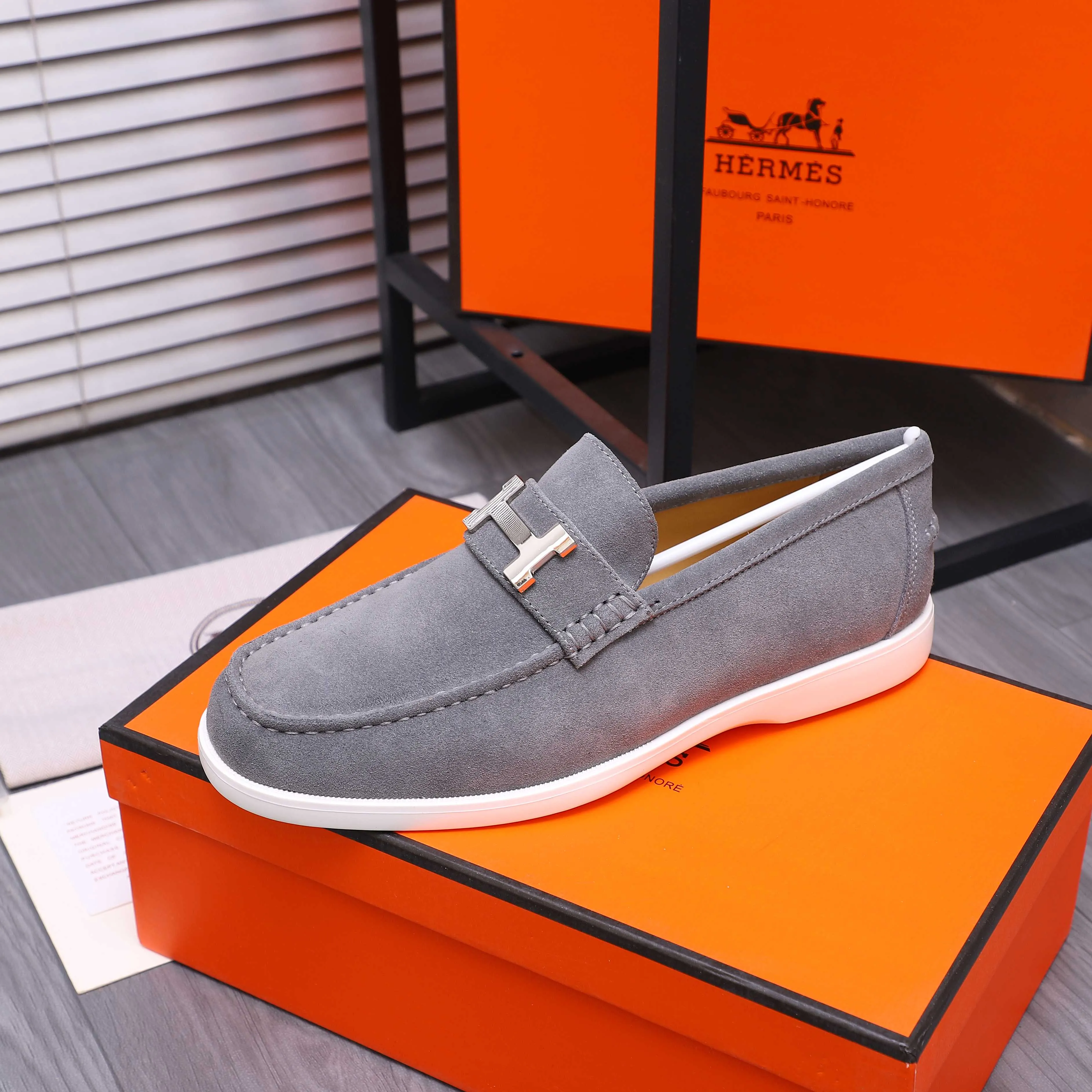 Men's shoes 💰p560 Product trademark: HERMES "Hermès" casual slip-on men's shoes. Regular size: 38-46 (45.46 is custom-made and non-refundable) Product materials: Selected frosted cowhide upper, cowhide lining, original foam rubber ultra-light sole